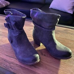 Roxy Gray distressed slouchy boots
